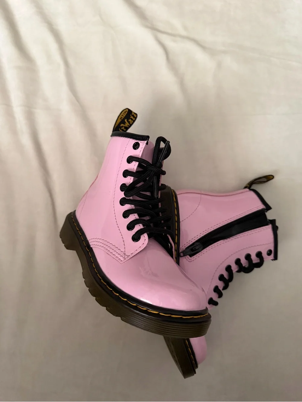 Dr. Martens glossy pink